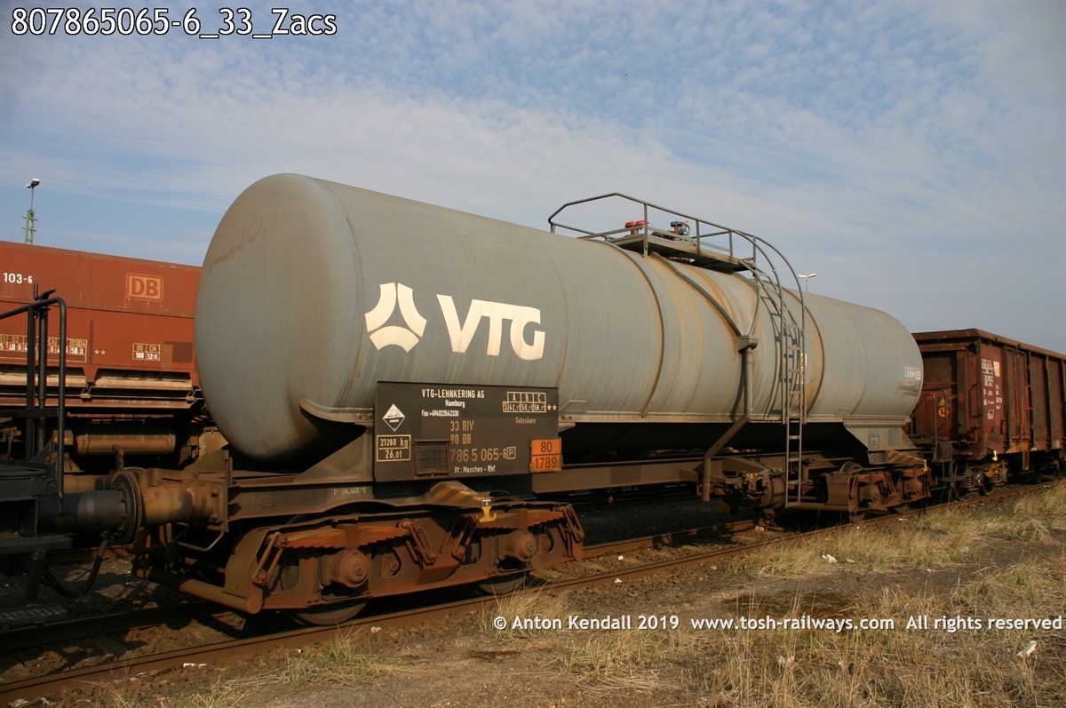 807865065-6_33_Zacs.jpg